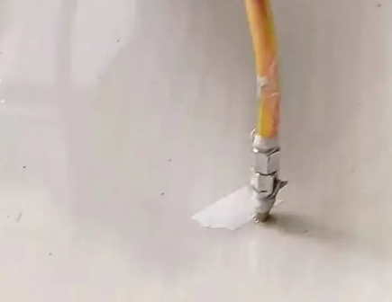 炉霍瓷砖空鼓维修公司专业解答在瓷砖铺贴过程中，如果使用的砂料过粗（如全部使用了粗砂），可能会导致以下问题